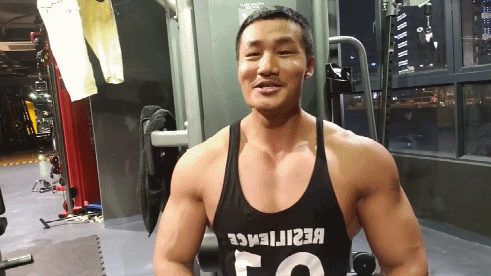 国内媒体眼中的肌肉男!!!