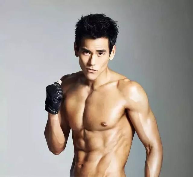 国内媒体眼中的肌肉男!!!