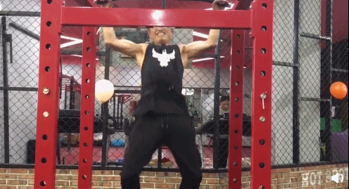 70岁老爷子练出健硕身材,在他面前,年龄真的只是数字