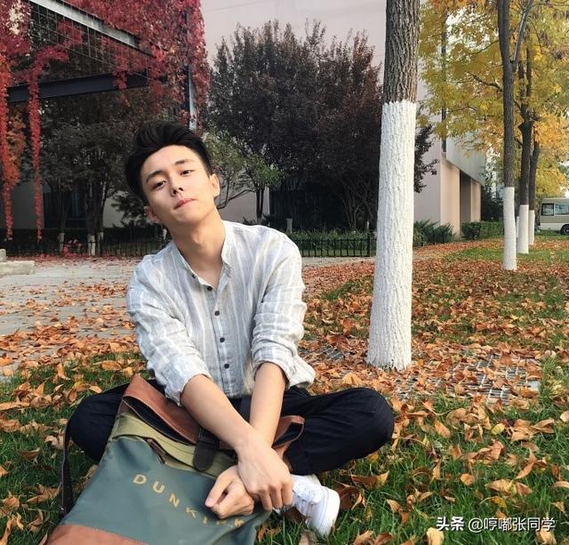 中央戏曲学院大二男生,青春年少的小哥哥,总能给人留下深刻印象