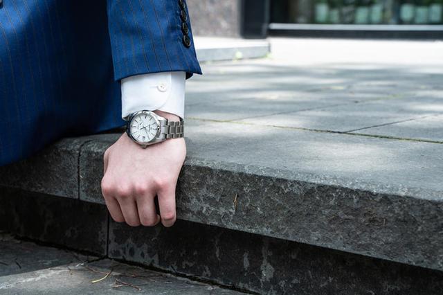 男生长时间戴手表,想不到还有这些变化