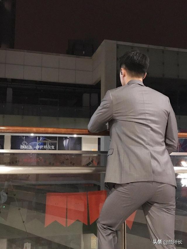 高又高又壮的肌肉帅哥,多张自拍迷人眼!