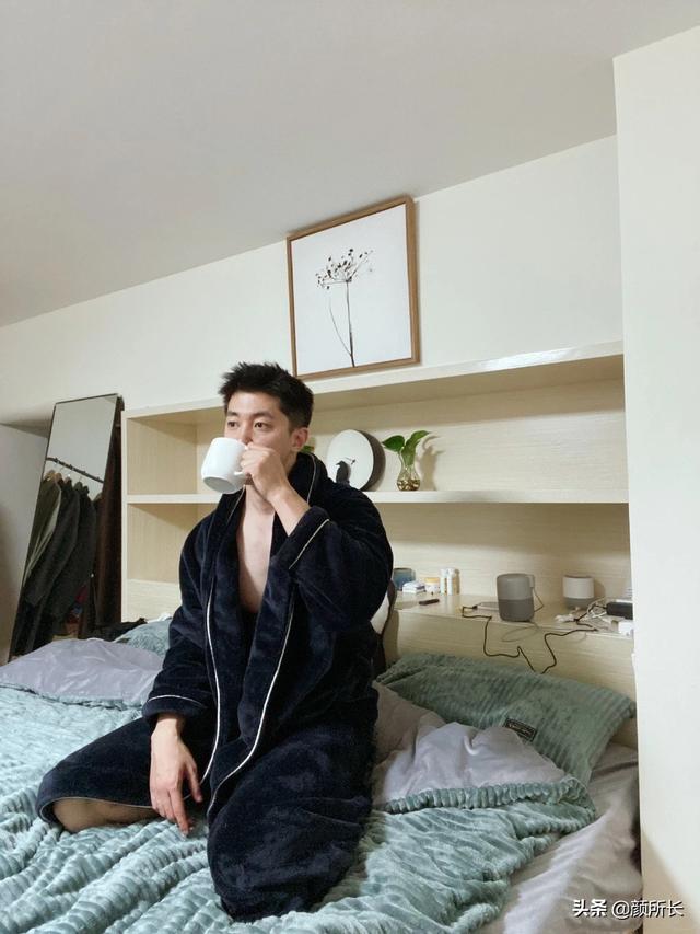 高又高又壮的肌肉帅哥,多张自拍迷人眼!