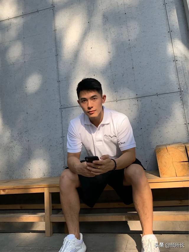 运动型肌肉帅哥,你可以吗?