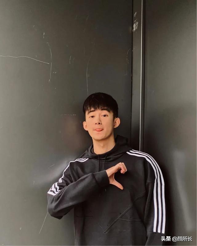 前凸后翘的帅一在线卖萌,这次是真的老公来了!