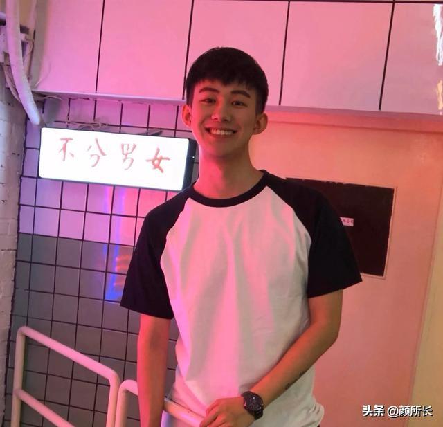 前凸后翘的帅一在线卖萌,这次是真的老公来了!