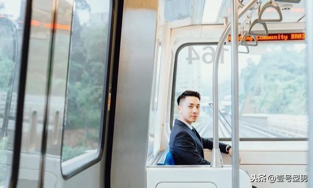 办公室里的正装帅同事,西装太帅了