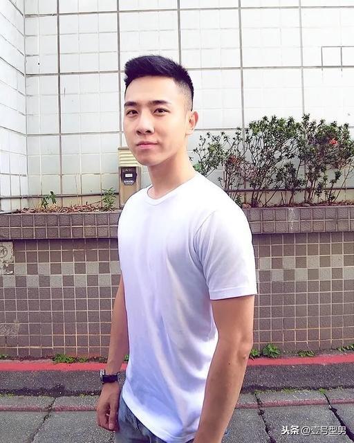 办公室里的正装帅同事,西装太帅了