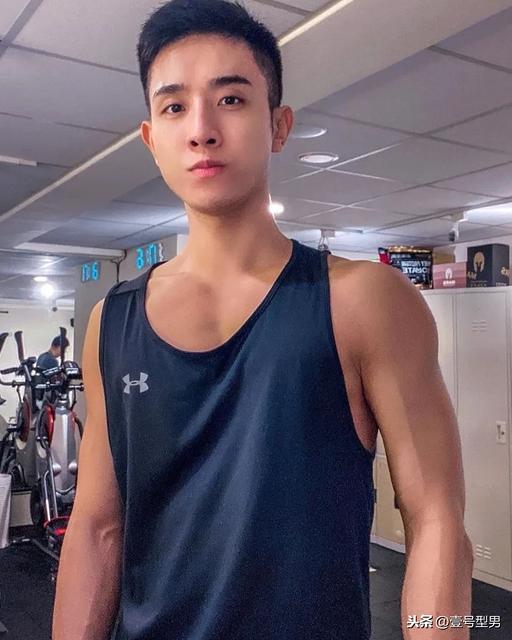 办公室里的正装帅同事,西装太帅了