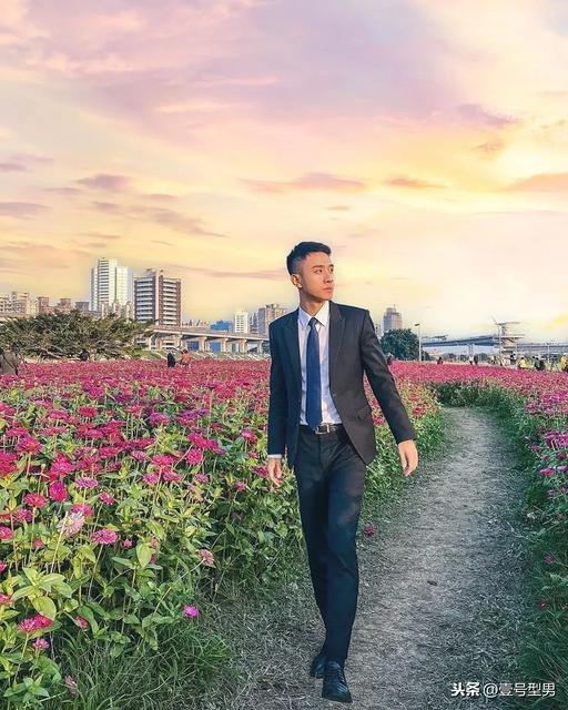 办公室里的正装帅同事,西装太帅了