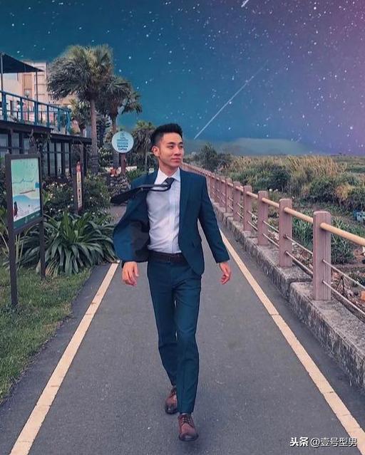 办公室里的正装帅同事,西装太帅了