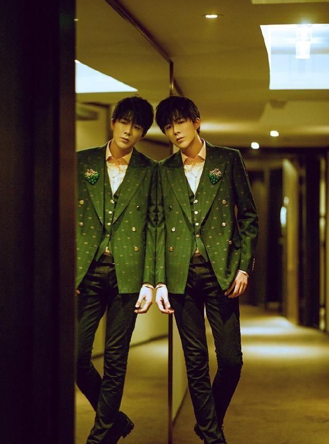 189cm刘宇宁,穿紧身裤配西装,大长腿抢镜,身材比例惊艳