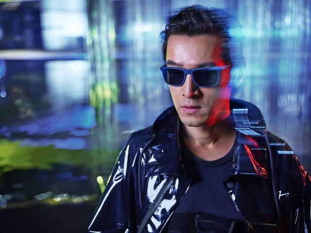 胡歌时尚大片,科幻感十足,风格很独特!而这个系列满满的男人味