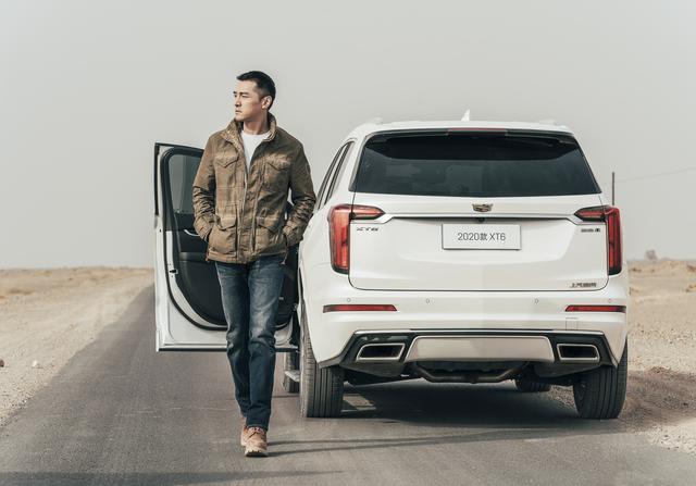 胡歌时尚大片,科幻感十足,风格很独特!而这个系列满满的男人味