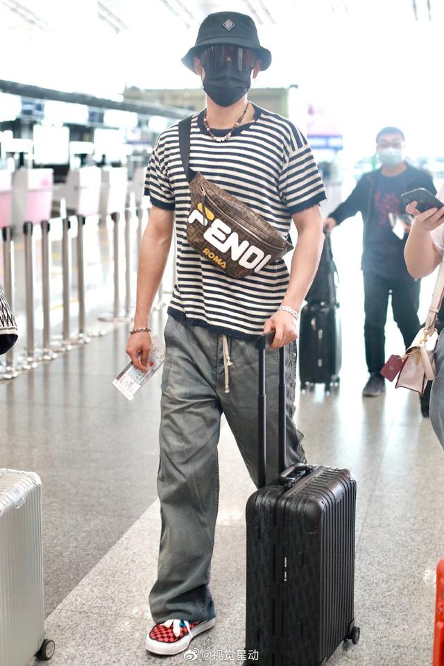 韩东君时尚大片,造型帅气十足,满满的硬汉风调!这身材很强悍