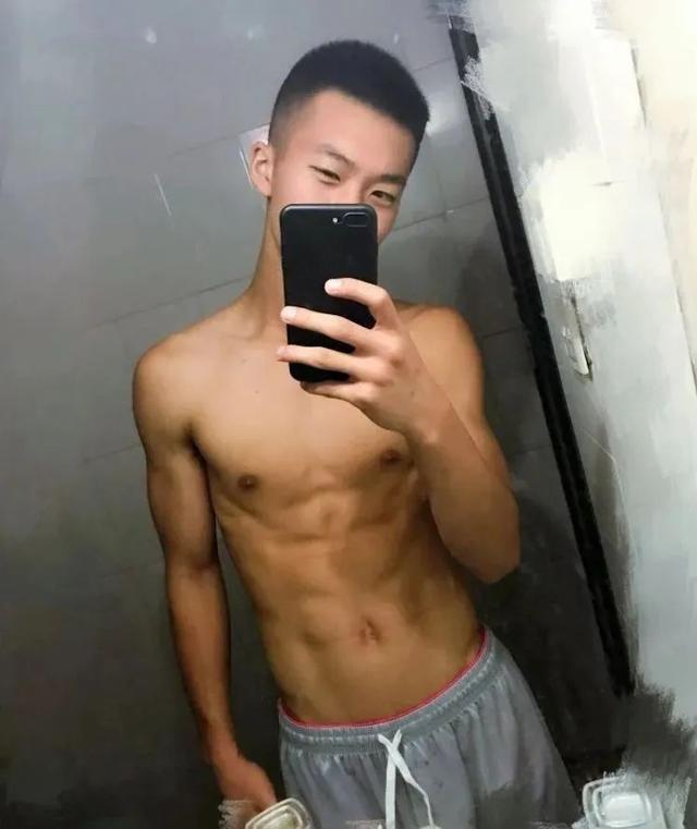 99年四川航空学院小哥,180CM大长腿这谁顶得住啊?