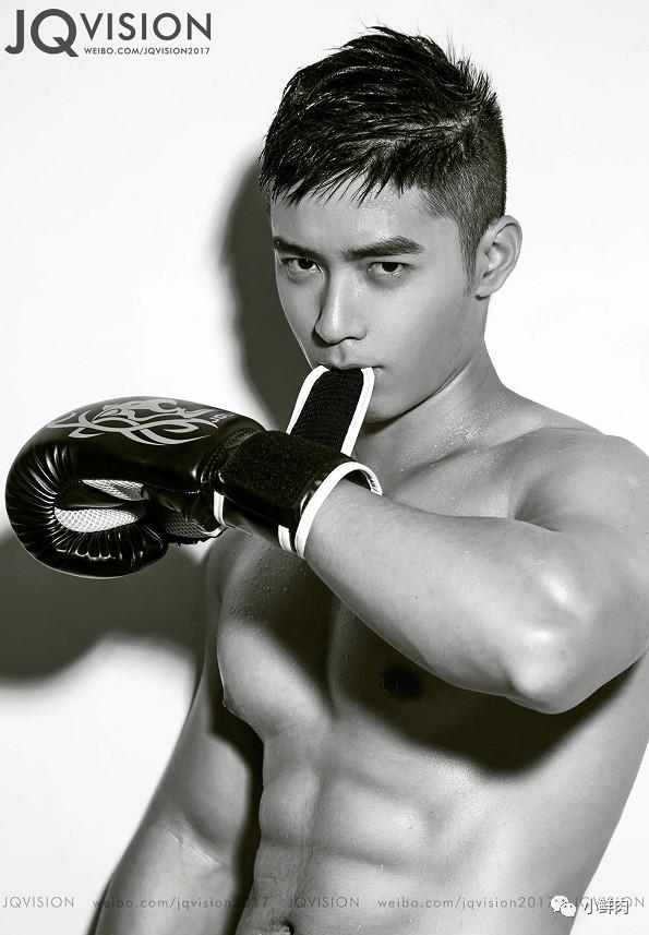 清华学霸肌肉博士小哥,因性感身材照走红