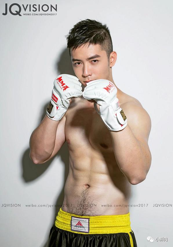 清华学霸肌肉博士小哥,因性感身材照走红