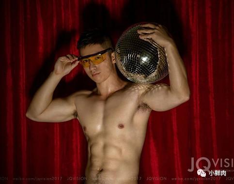 清华学霸肌肉博士小哥,因性感身材照走红