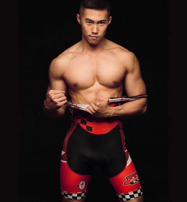 铁人三项紧身衣小哥火了,这看点跟陈艾森不分伯仲?!