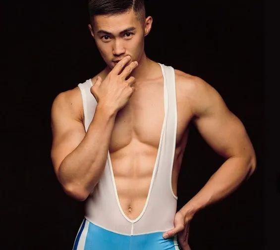 铁人三项紧身衣小哥火了,这看点跟陈艾森不分伯仲?!