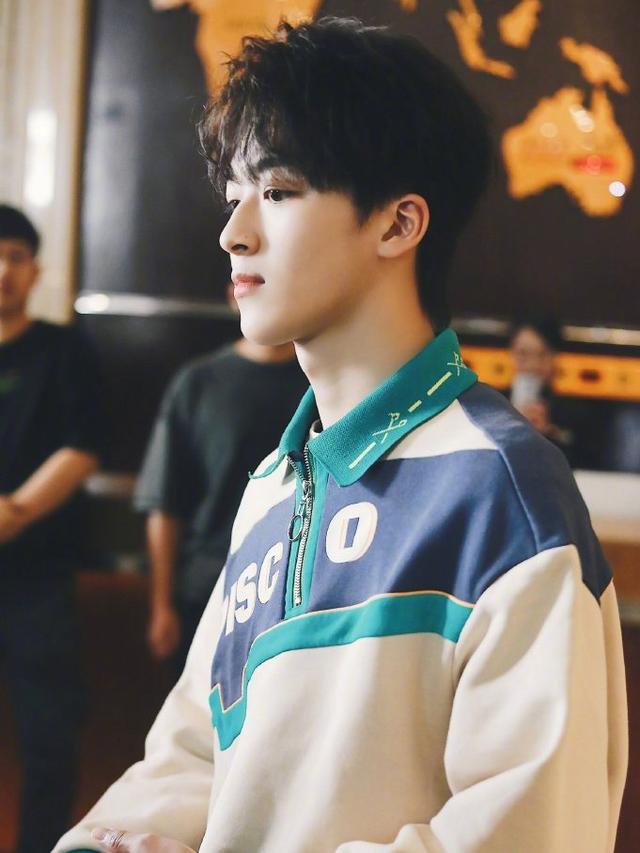 为什么你穿Polo衫就“土土”的,而男星们穿起来就那么帅呢?