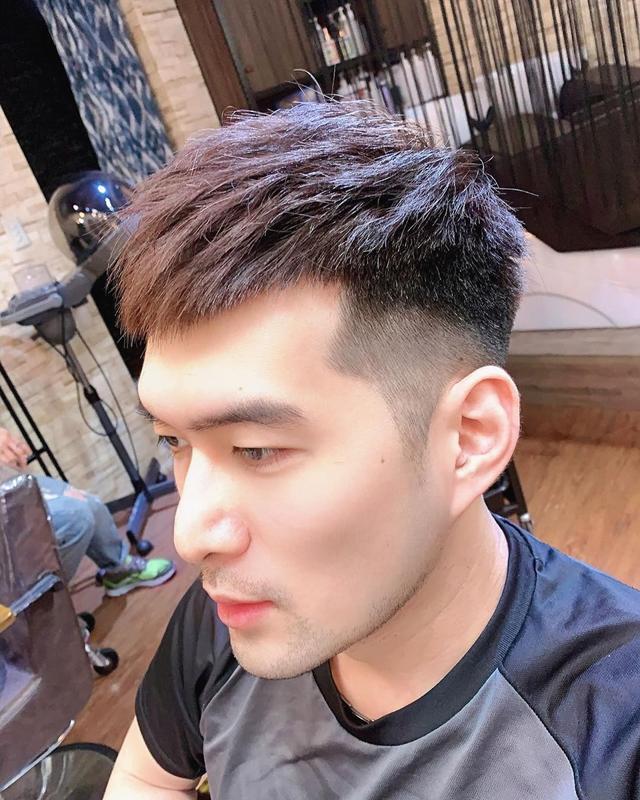 长相不帅的男生,可以尝试剪这5款发型,时尚个性提升颜值