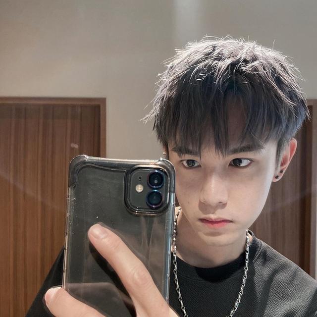 长相不帅的男生,可以尝试剪这5款发型,时尚个性提升颜值