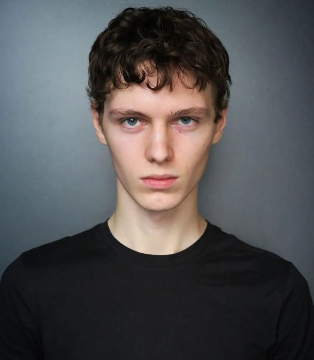 本季度最火男模是他,19岁的比利时小将,宛如油画中的男孩