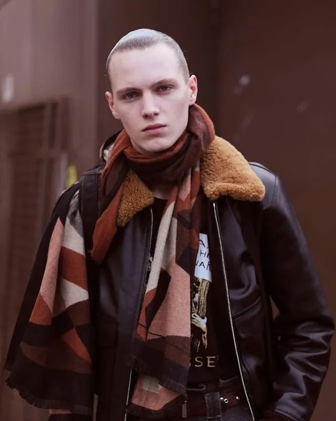 本季度最火男模是他,19岁的比利时小将,宛如油画中的男孩