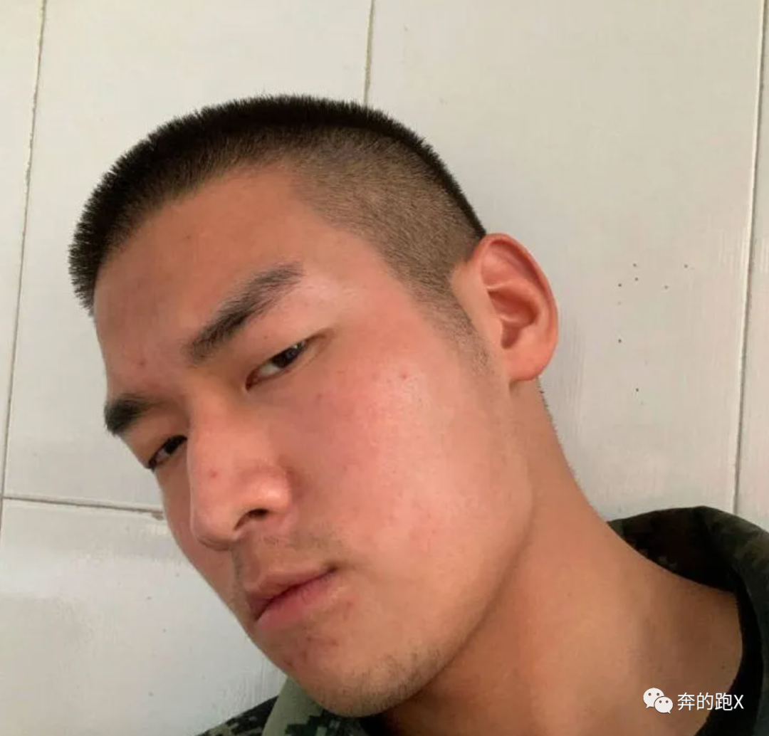 大鼻子爷们兵哥哥浴室自拍,爱了