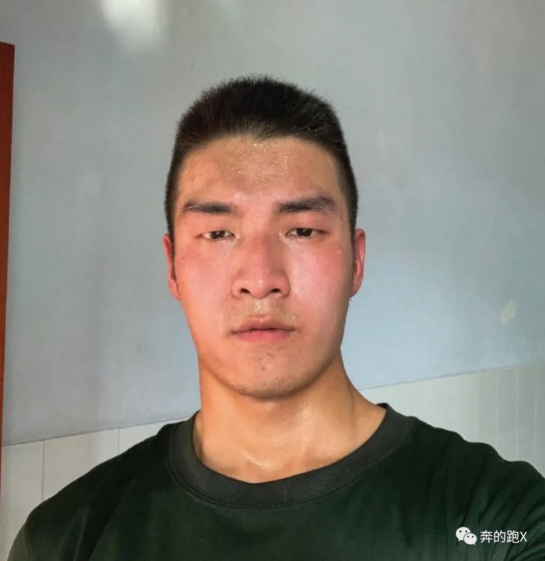 大鼻子爷们兵哥哥浴室自拍,爱了