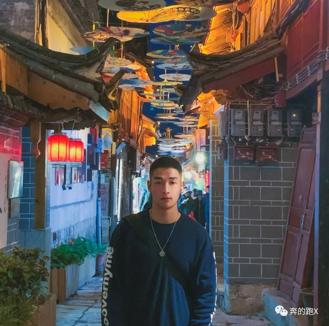 大鼻子爷们兵哥哥浴室自拍,爱了