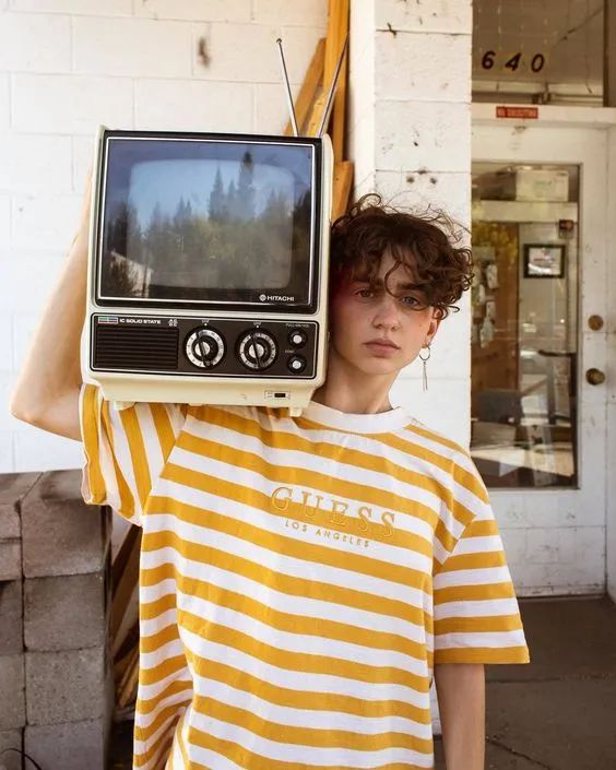 男士穿条纹T恤很小气?那是你对它不了解,这样穿优雅时髦