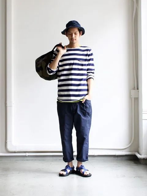 男士穿条纹T恤很小气?那是你对它不了解,这样穿优雅时髦