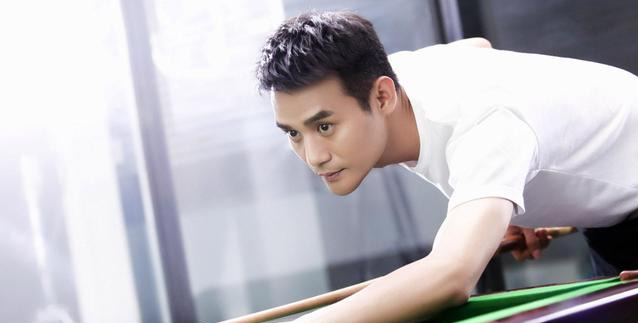 做成熟男人,就别只穿T恤了,学王凯这样穿,立马帅气又有型