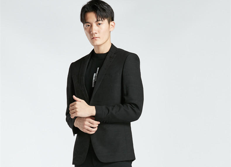 拒绝呆板无趣,时尚西装打破单一搭配