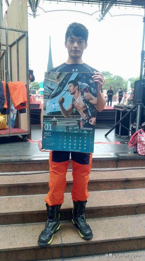 台湾消防队出猛男日历!消防彭于晏颜值爆表引女粉丝暴动