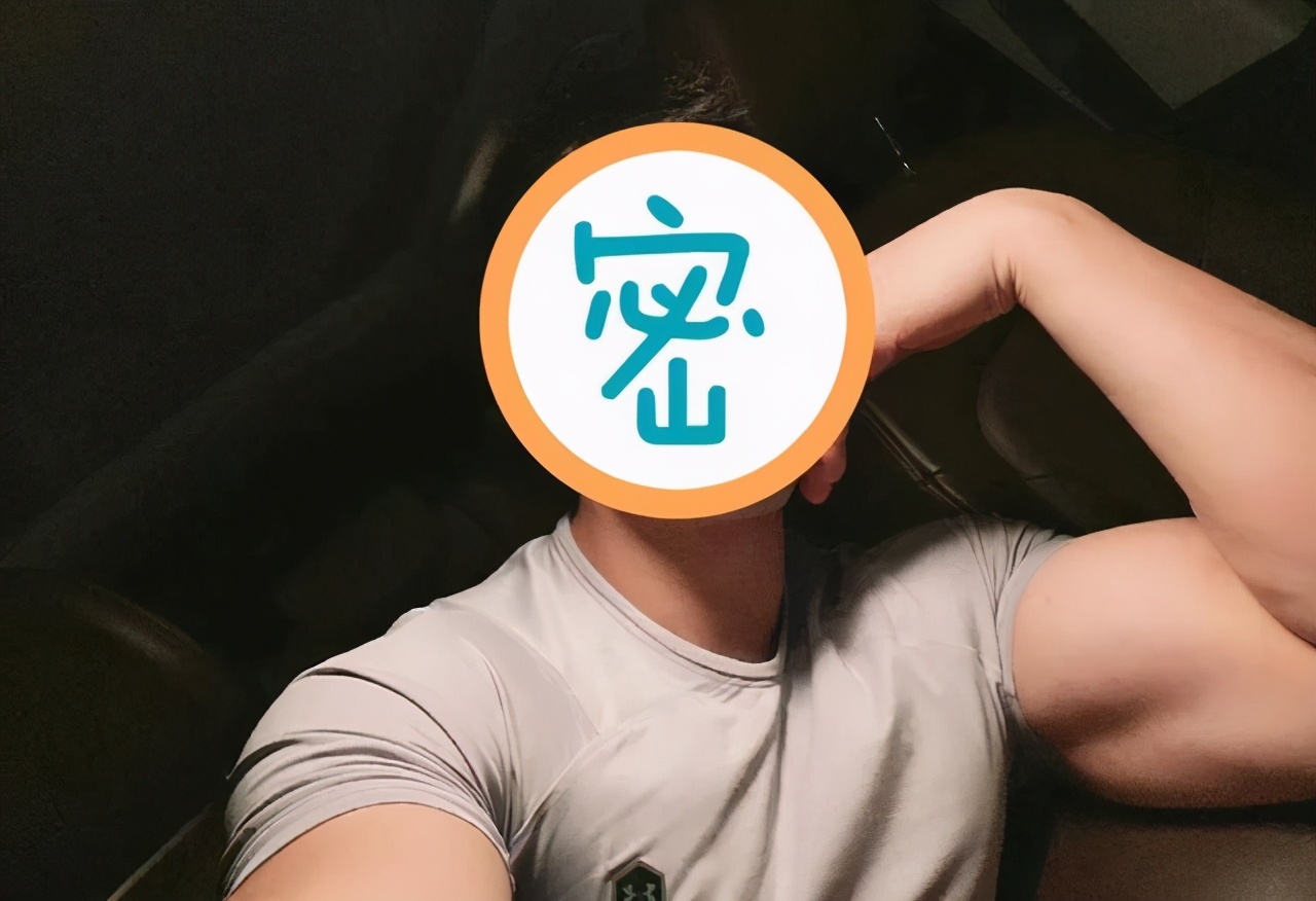 健身小伙因身材练得太强壮,惨遭女生嫌弃,网友:优秀也有罪?