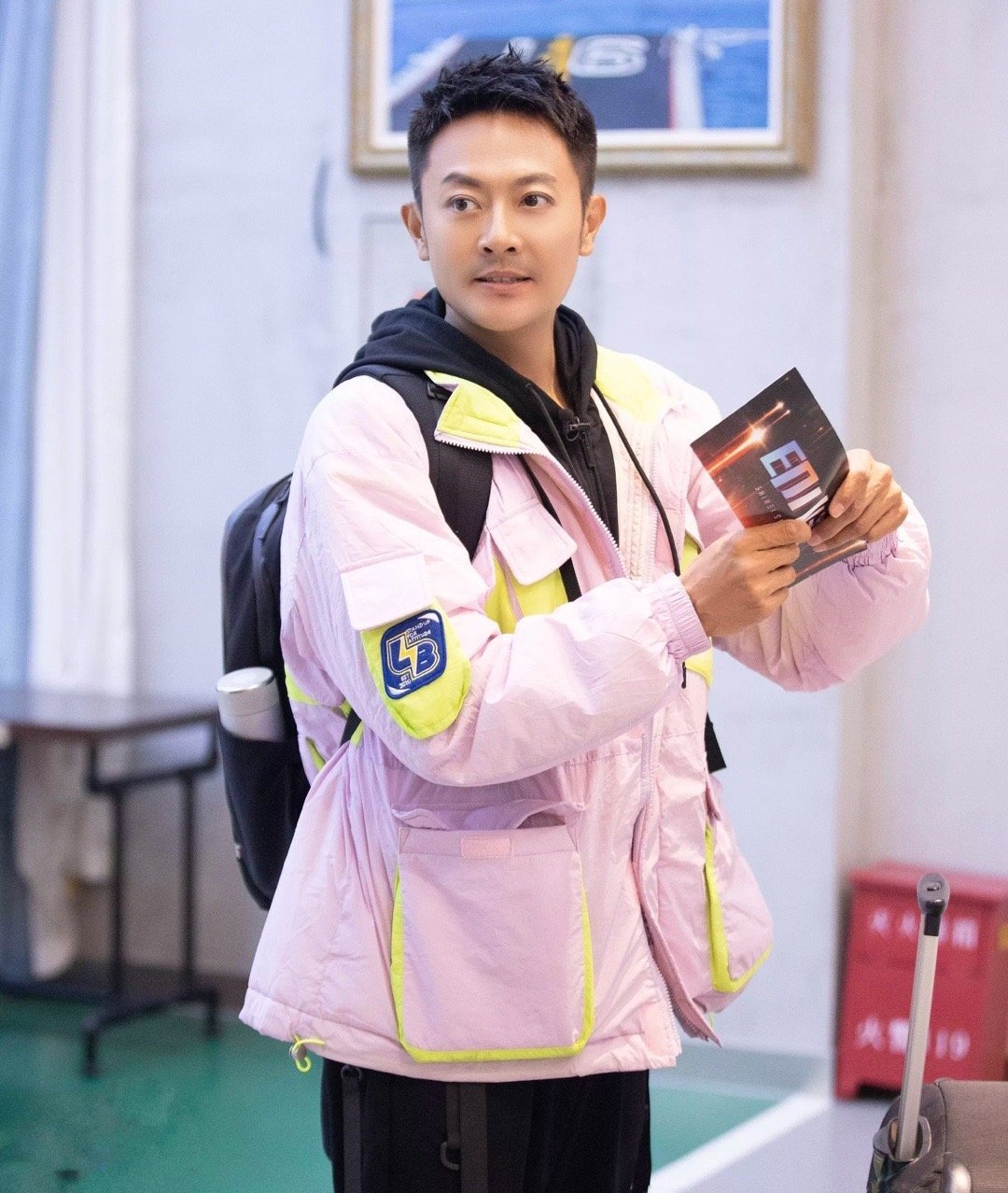 42岁印小天酷爱“短背头”发型,优雅帅气不油腻,冲进追光哥哥