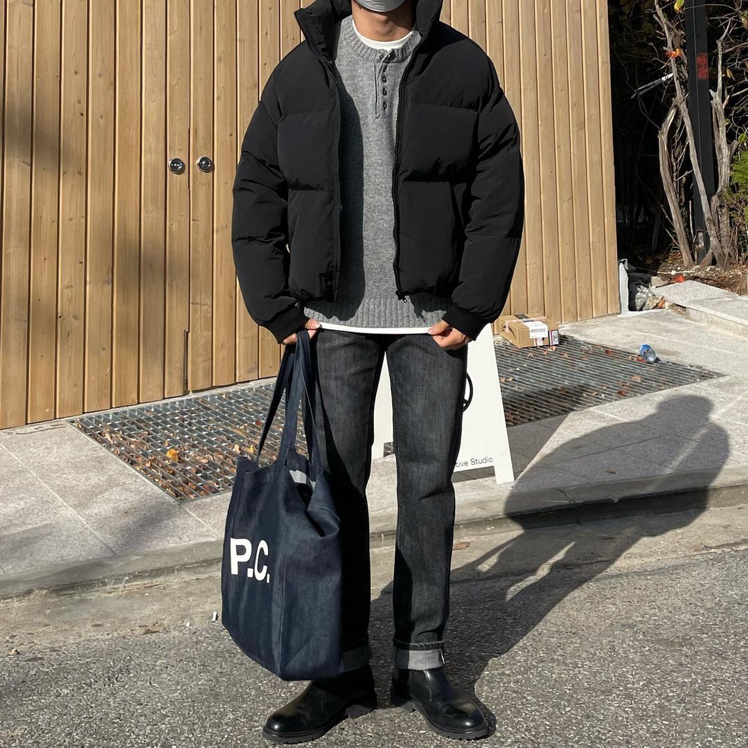 男生冬天“羽绒服”怎么穿才不臃肿?选对裤子和内搭,帅气又显瘦