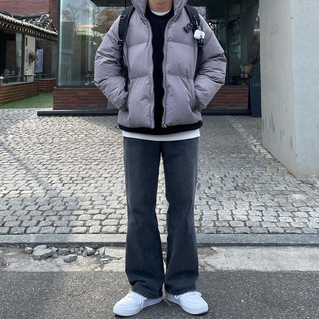 男生冬天“羽绒服”怎么穿才不臃肿?选对裤子和内搭,帅气又显瘦