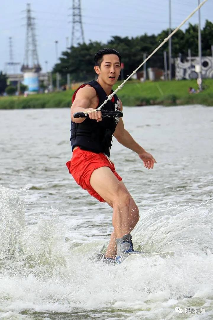 28岁台湾模特,浓眉大眼五官立体,肌肉身材具有视觉冲击