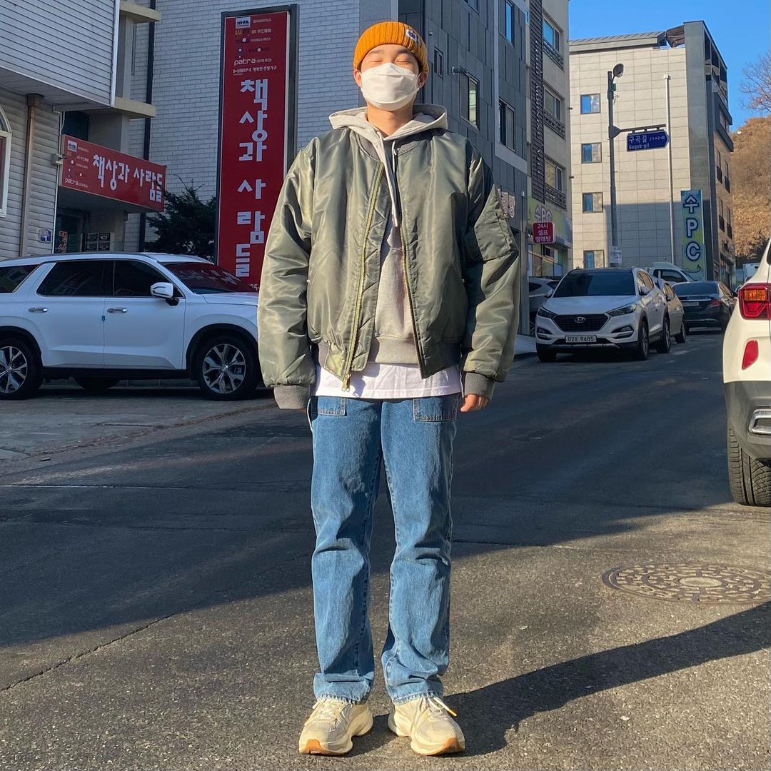 男生穿“卫衣+外套”真的帅气,6套不同潮流搭配,塑造多样气质