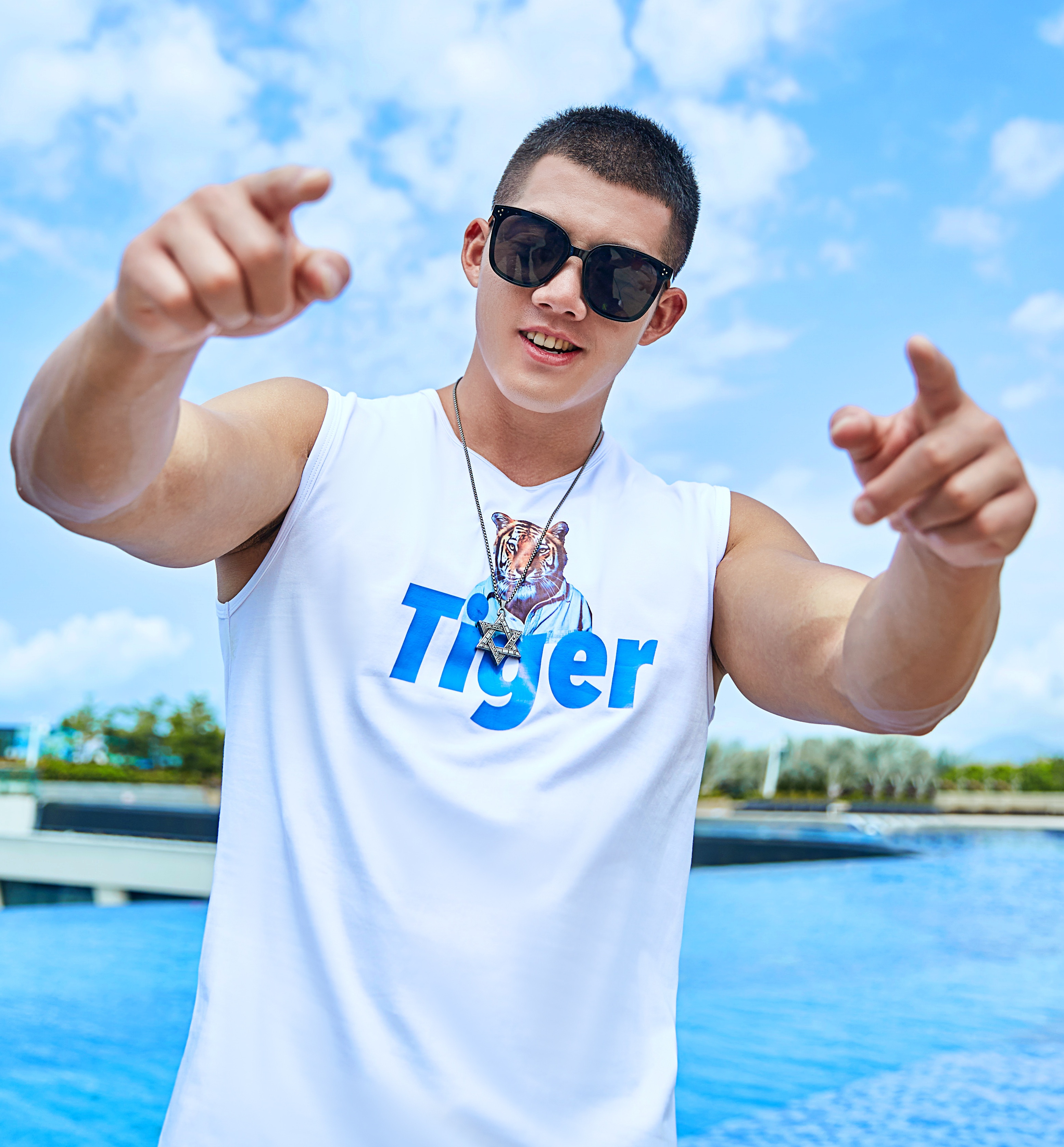 男生有这2种脸型特征,很适合剪“寸头”发型,阳光又帅气