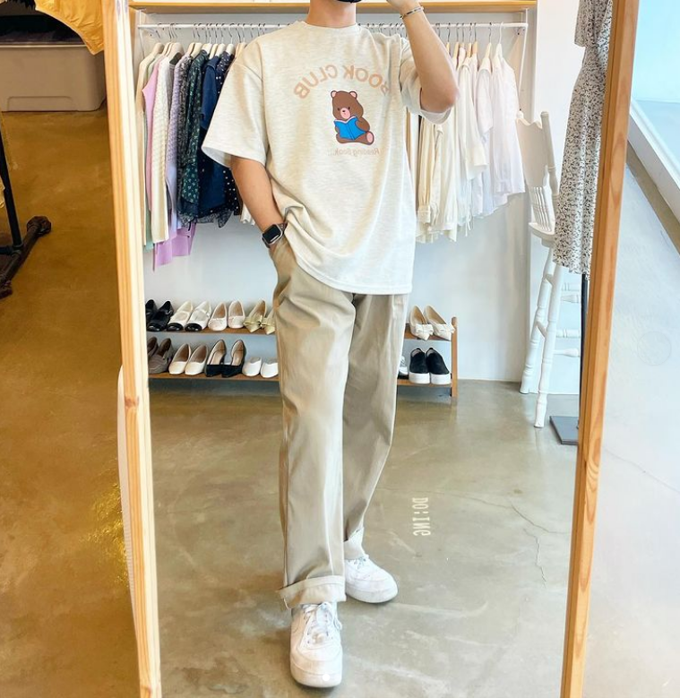 没过30岁的男生,别穿得太成熟!简单干净的T恤搭配,帅气又减龄