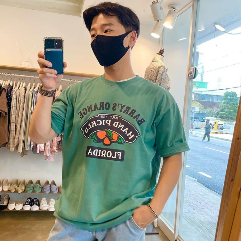 没过30岁的男生,别穿得太成熟!简单干净的T恤搭配,帅气又减龄