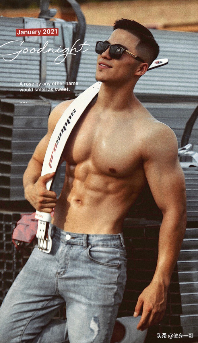 满身肌肉的新疆大男孩,前凸后翘,帅气逼人